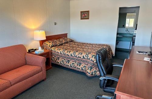 Algoma District Hotel | White River Motel