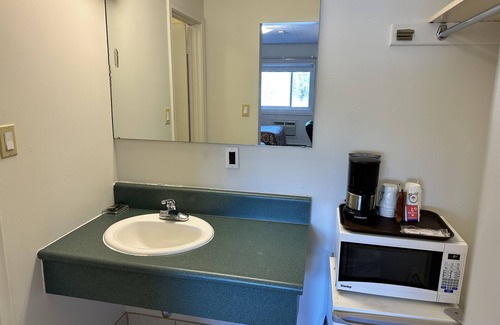 Algoma District Hotel | White River Motel
