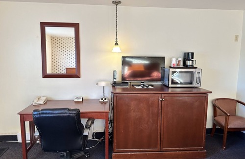Algoma District Hotel | White River Motel
