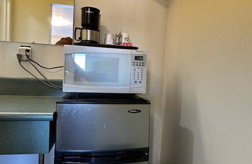 Algoma District Hotel | White River Motel