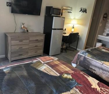 Centerville Hotel | White's Motel & Sports Lounge