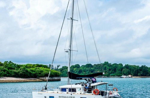 Singapore Boat Rental | White Sails Yacht Sunrise