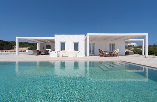 Santa Maria Villa | White Santa Maria Villa
