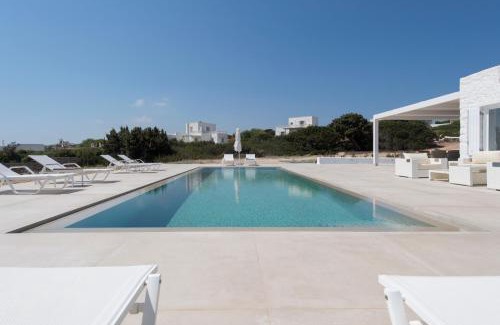 Santa Maria Villa | White Santa Maria Villa