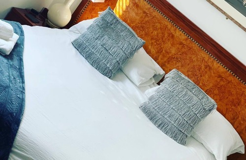 Westmarsh Bed & Breakfast | White Stag Lodge
