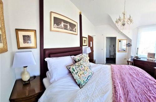 Westmarsh Bed & Breakfast | White Stag Lodge