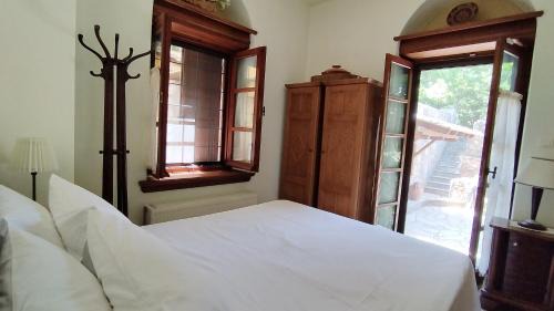 Zagora-Mouresi Villa | White stone house with great sea view