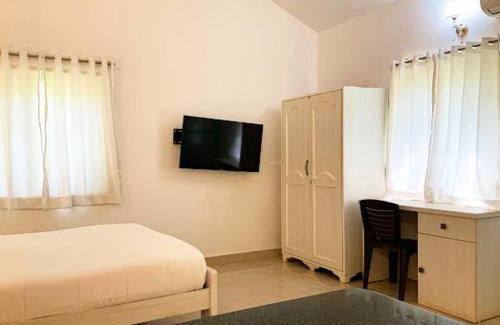 SBI Colony Apartment | White Studio in the woods