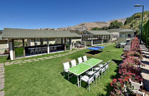 Majdal al-Shams Ski Chalet | White Suites