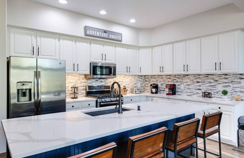 Peak 8 House | White Wolf Adventure Awaits Townhome: Private Hot Tub