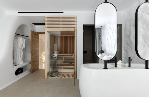 Paraga House | WhiteArt Suites