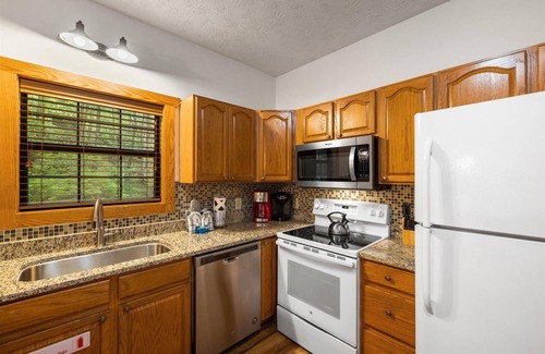 Gatlinburg - Pigeon Forge Cabin | Whitetail Cabin 2 Bedroom Cabin by RedAwning