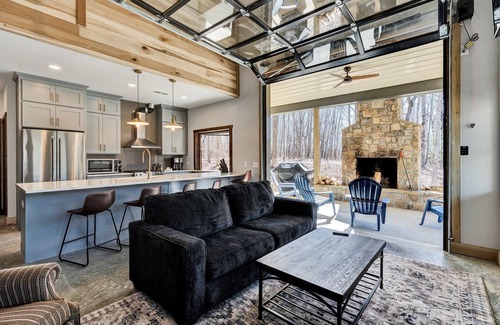 Sewanee House | Whitetail Lodge - Relaxing Retreat in private forest Spring Deals