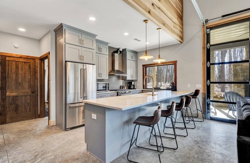 Sewanee House | Whitetail Lodge - Relaxing Retreat in private forest Spring Deals