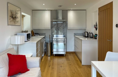 Whitley Cottage | Whitley Old Garage, Whole Snug Luxury Cottage - Nr Lacock, Bath, Cotswolds