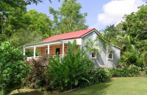 Airlie Beach House | Whitsunday Heritage Cutters Cottage