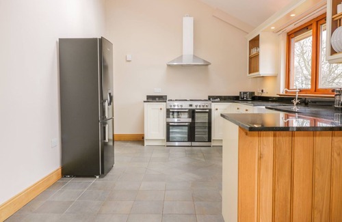 Chirnside Cottage | WHITTADDER LODGE, pet friendly, with a garden in Chirnside