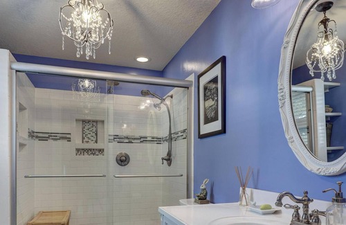 Carthage House | Whole Home Rental - 2 minute walk to Marian Days