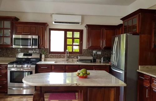 Union Island House | Whole home- The Home Hotel - Badeau Apt