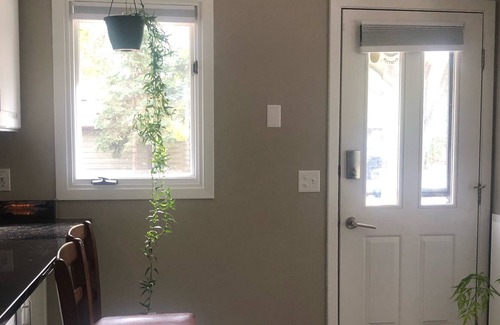 East Bloomington House | Whole home with spacious kitchen cozy fireplace by airport mall of American