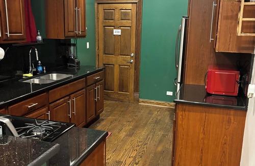 Wicker Park Apartment | Wicker Park - Loft Style Home in Lively Location with Plenty Amenities