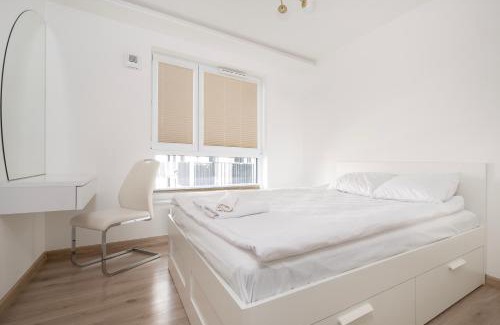 Lodz Apartment | Widzewska Deluxe Apartment by BookingHost