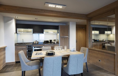 Les Eucherts Apartment | Wifi, 200m from shops, view valley, fitness, swimming pool, balcony, parking, tv, ski locker, 65m²