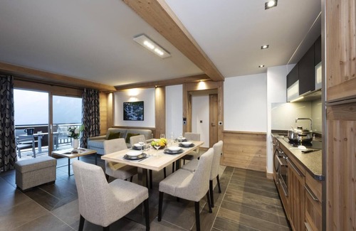 Les Eucherts Apartment | Wifi, 200m from shops, view valley, fitness, swimming pool, balcony, parking, tv, ski locker, 65m²