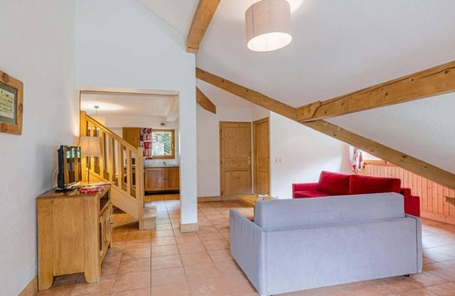 Vaujany Apartment | Wifi, 50m from ski lifts, fitness, swimming pool, sauna, hammam, balcony, parking, tv, 44-47m²
