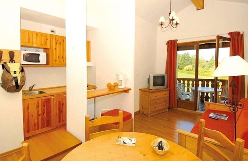Evian-les-Bains Apartment | Wifi, fitness, swimming pool, terrace, parking, tv, 50-53m², Thollon les Mémises
