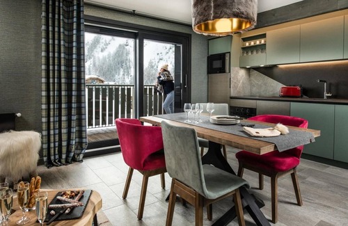 Val-d'Isere Apartment | Wifi, fitness, swimming pool, sauna, hammam, balcony, fireplace or stove, tv, ski locker, 60m²