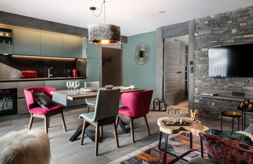 Val-d'Isere Apartment | Wifi, fitness, swimming pool, sauna, hammam, balcony, fireplace or stove, tv, ski locker, 60m²
