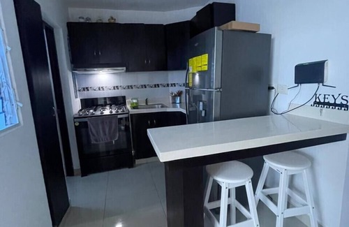 Moca Apartment | wifi, parking, Netflix, pool, ac, cable, terraza familiar.
