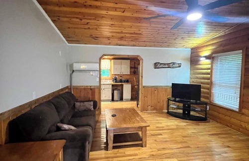 Campton Cabin | WiFi & Pet-Friendly - Eclectic Hillside - near Red River Gorge, Kentucky!