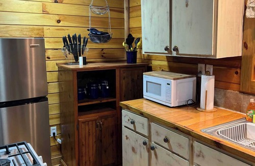 Campton Cabin | WiFi & Pet-Friendly - Eclectic Hillside - near Red River Gorge, Kentucky!