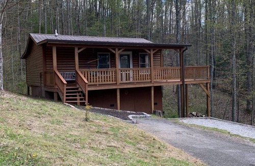 Campton Cabin | WiFi & Pet-Friendly - Eclectic Hillside - near Red River Gorge, Kentucky!