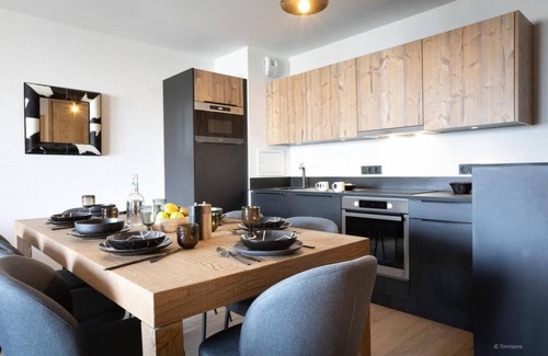 Montalbert Apartment | Wifi, swimming pool, sauna, hammam, balcony, parking, ski locker, 68-90m², Montalbert