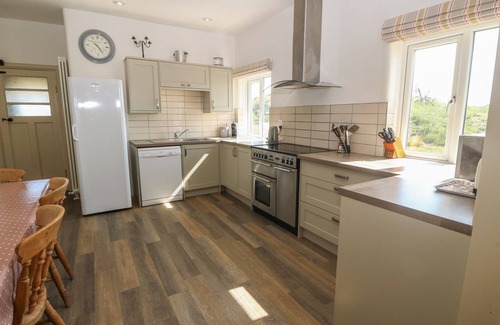 Caergeiliog Cottage | WIG CARNA, pet friendly, character holiday cottage in Holyhead