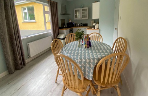Donegal House | Wild Atlantic Way! Large Home Near Town Centre King Beds Projector