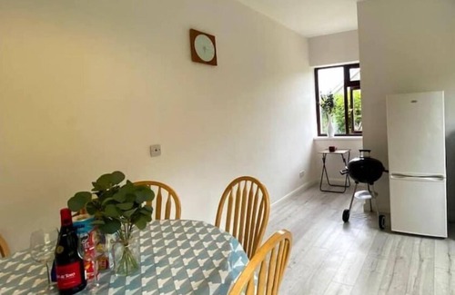 Donegal House | Wild Atlantic Way! Large Home Near Town Centre King Beds Projector