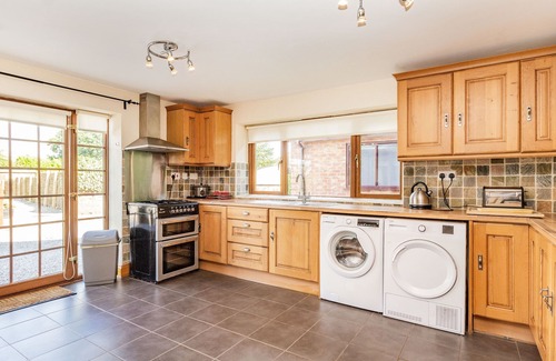 Appley Bridge Cottage | WILD DUCK LODGE, family friendly, with a garden in Mawdesley