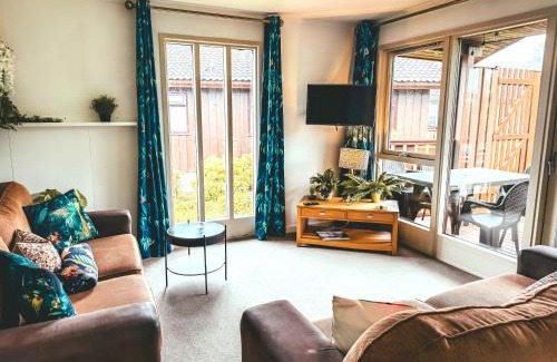 Kilmun Ski Chalet | Wild Jungle Retreat