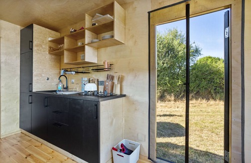 Denton Cabin | Wild Off-grid Cabin Near Canterbury ft Warm Wood fireplace