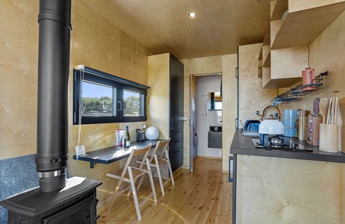 Denton Cabin | Wild Off-grid Cabin Near Canterbury ft Warm Wood fireplace