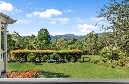 Barrengarry House | Wild Rose Cottage Kiaroo Estate