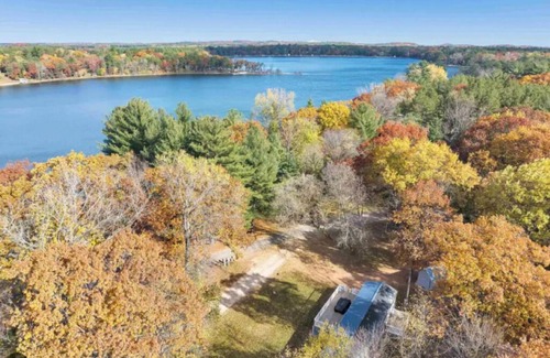 Wild Rose House | Wild Rose Retreat - Hot tub and Lake Access