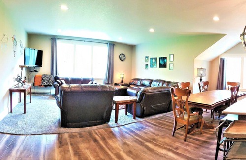West Salem House | Wild woodland waterfowl wonderland!