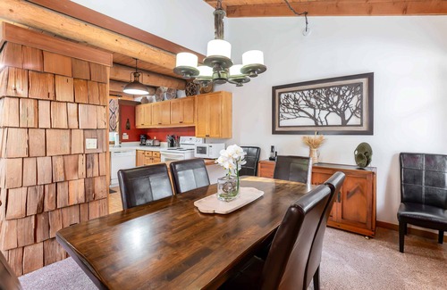 Sunriver Condo | WILD09 - Golf Course Condo, Close to Village, A/C, Bikes