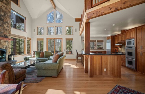 Crested Butte House | Wildcat Ridge! Spectacular 4 Bedroom Home on 35 Acres Minutes from Town!
