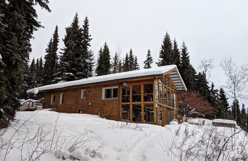 Fairbanks House | Wilderness and Aurora views yet close to town